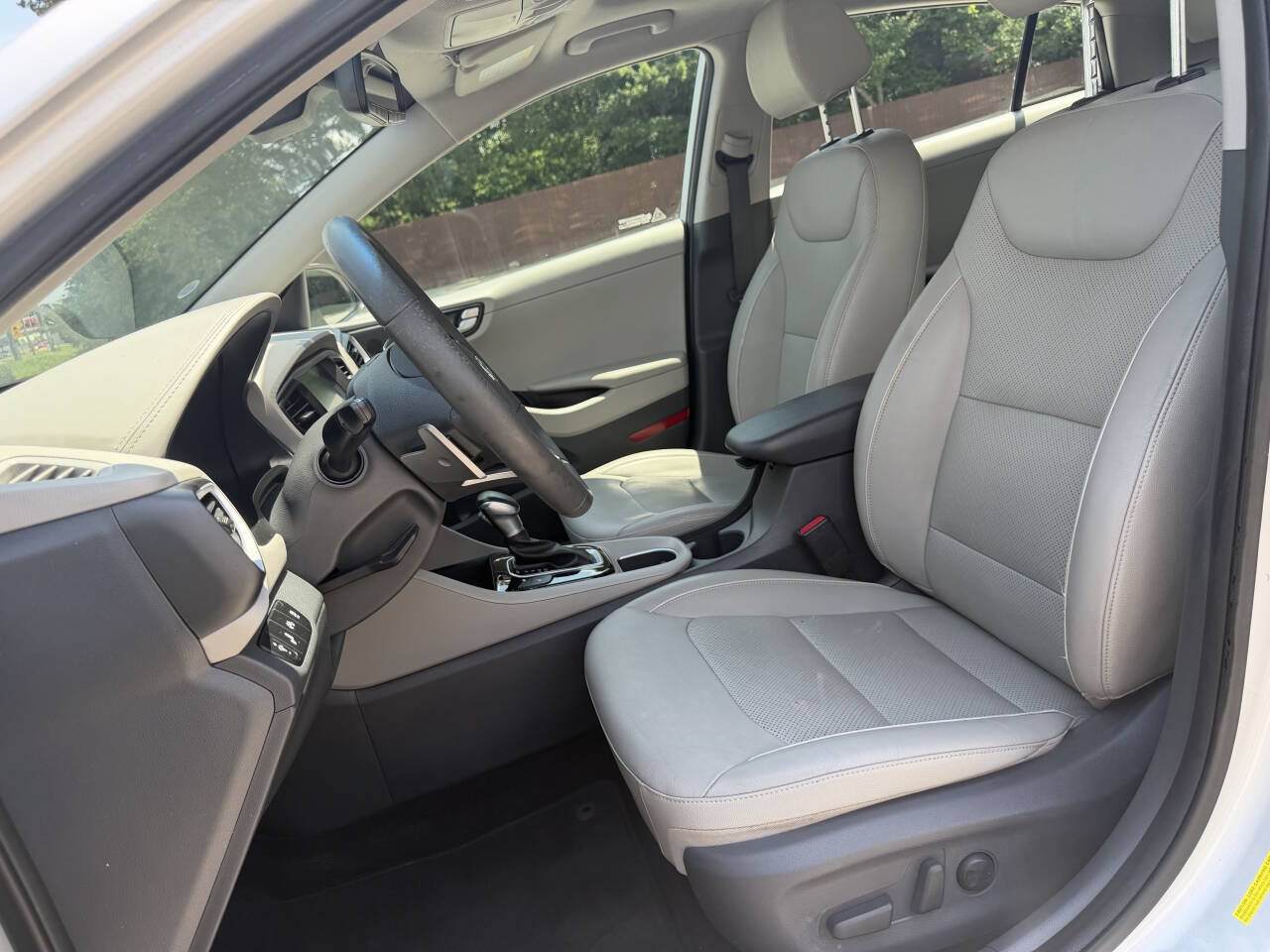 Used 2018 Hyundai Ioniq Limited w/ Limited Ultimate Package 03 FWD image 4