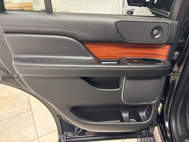 Used 2018 Lincoln Navigator Reserve w/ Technology Package AWD/4WD image 12