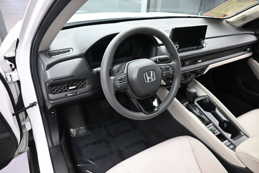Used 2025 Honda Accord SE image 12