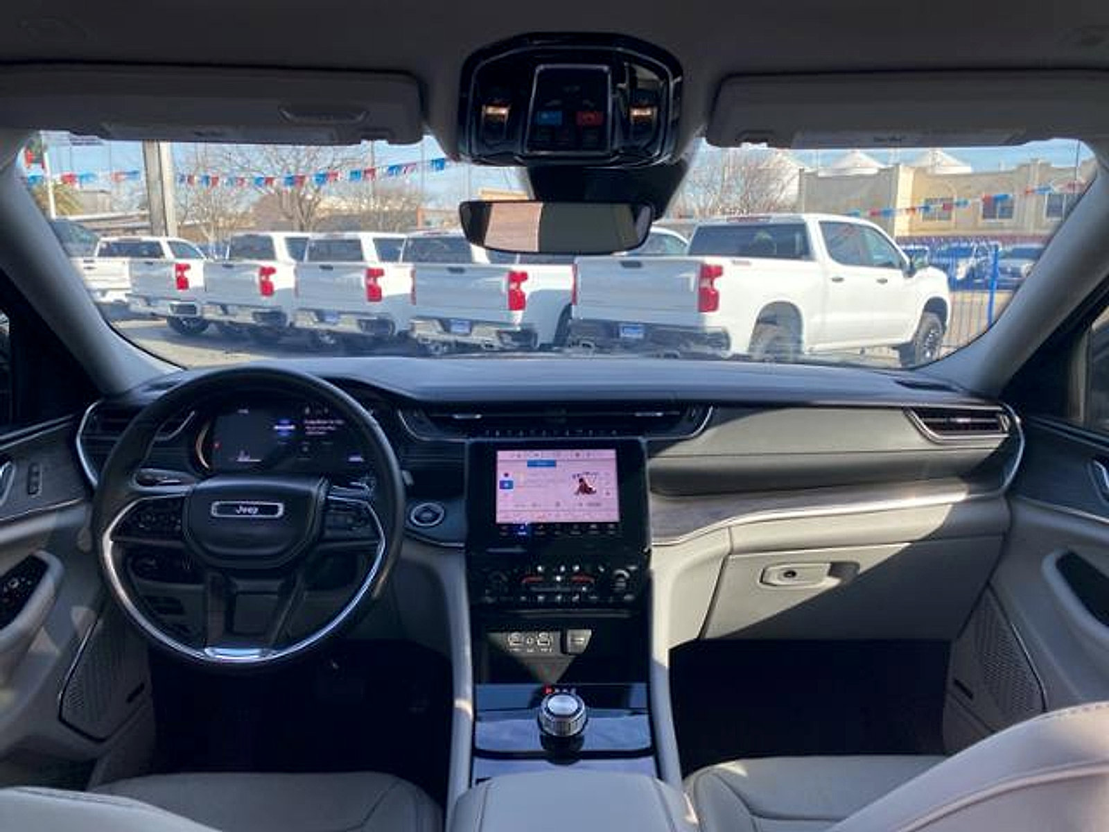 Used 2022 Jeep Grand Cherokee Overland RWD image 25