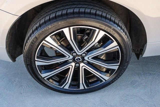 Used 2023 Volvo XC60 B5 Ultimate w/ Climate Package image 9