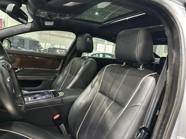 Used 2011 Jaguar XJ RWD image 41