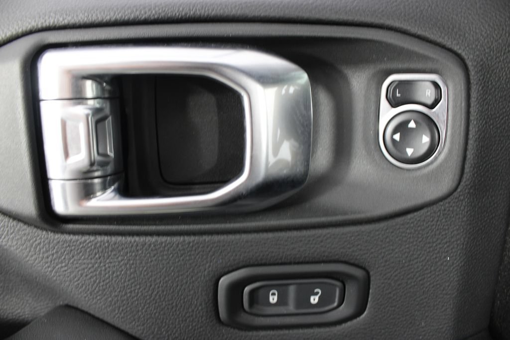 Used 2025 Jeep Wrangler Unlimited Sahara AWD/4WD image 14