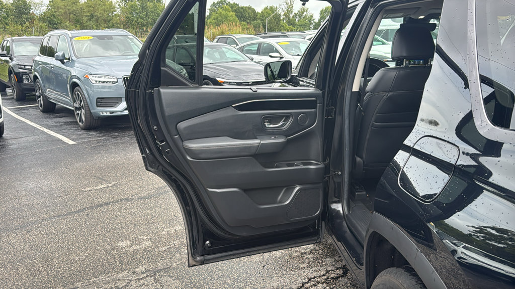 Used 2025 Honda Pilot EX-L image 27