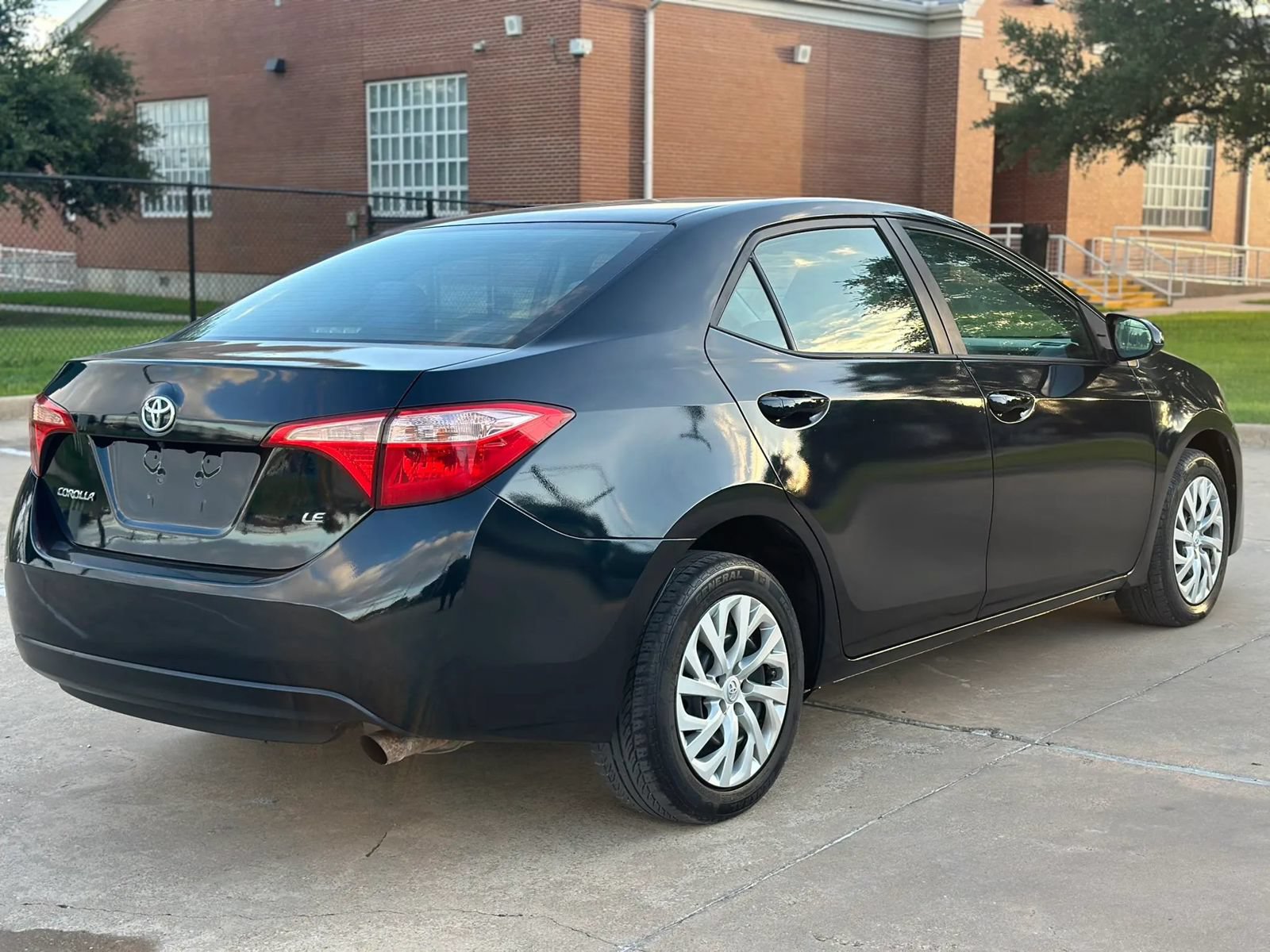 Used 2019 Toyota Corolla LE FWD image 5