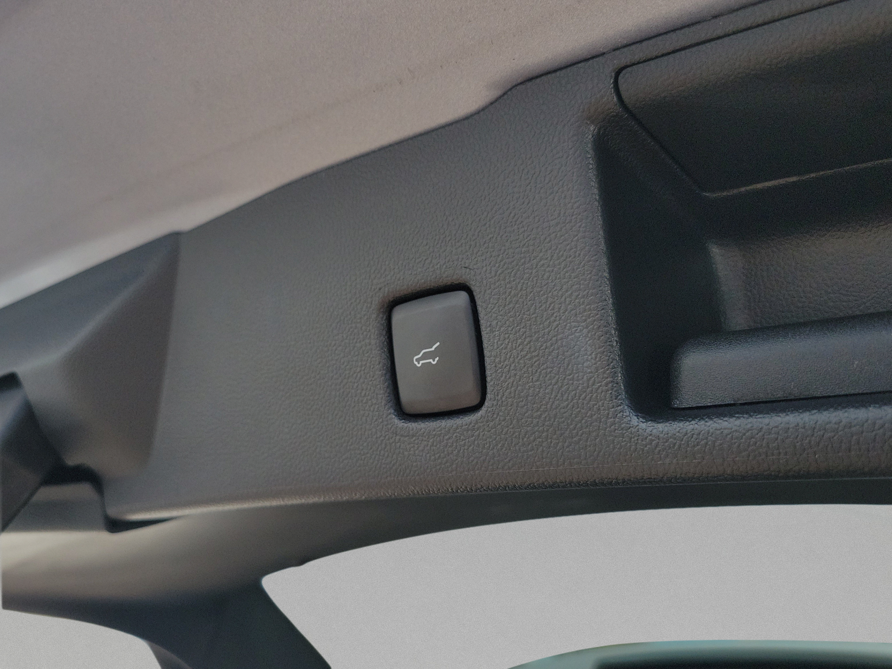 Used 2022 Ford Escape SEL FWD image 6