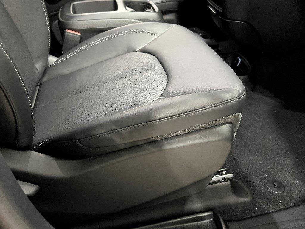 New 2026 Chrysler Voyager LX image 32