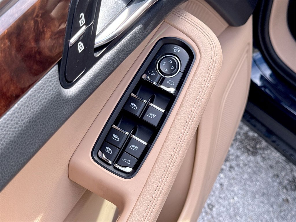 Used 2022 Porsche Macan Base image 23