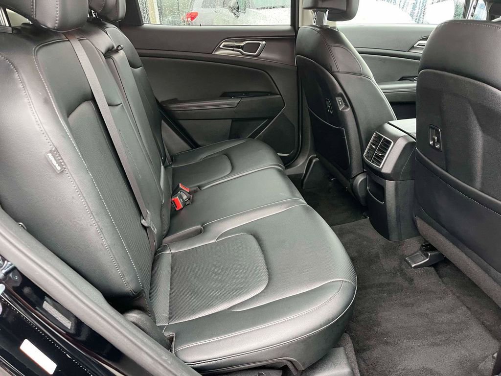 Used 2024 Kia Sportage EX image 9