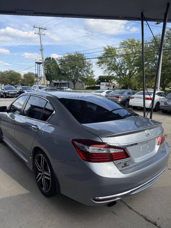 Used 2017 Honda Accord Sport image 2
