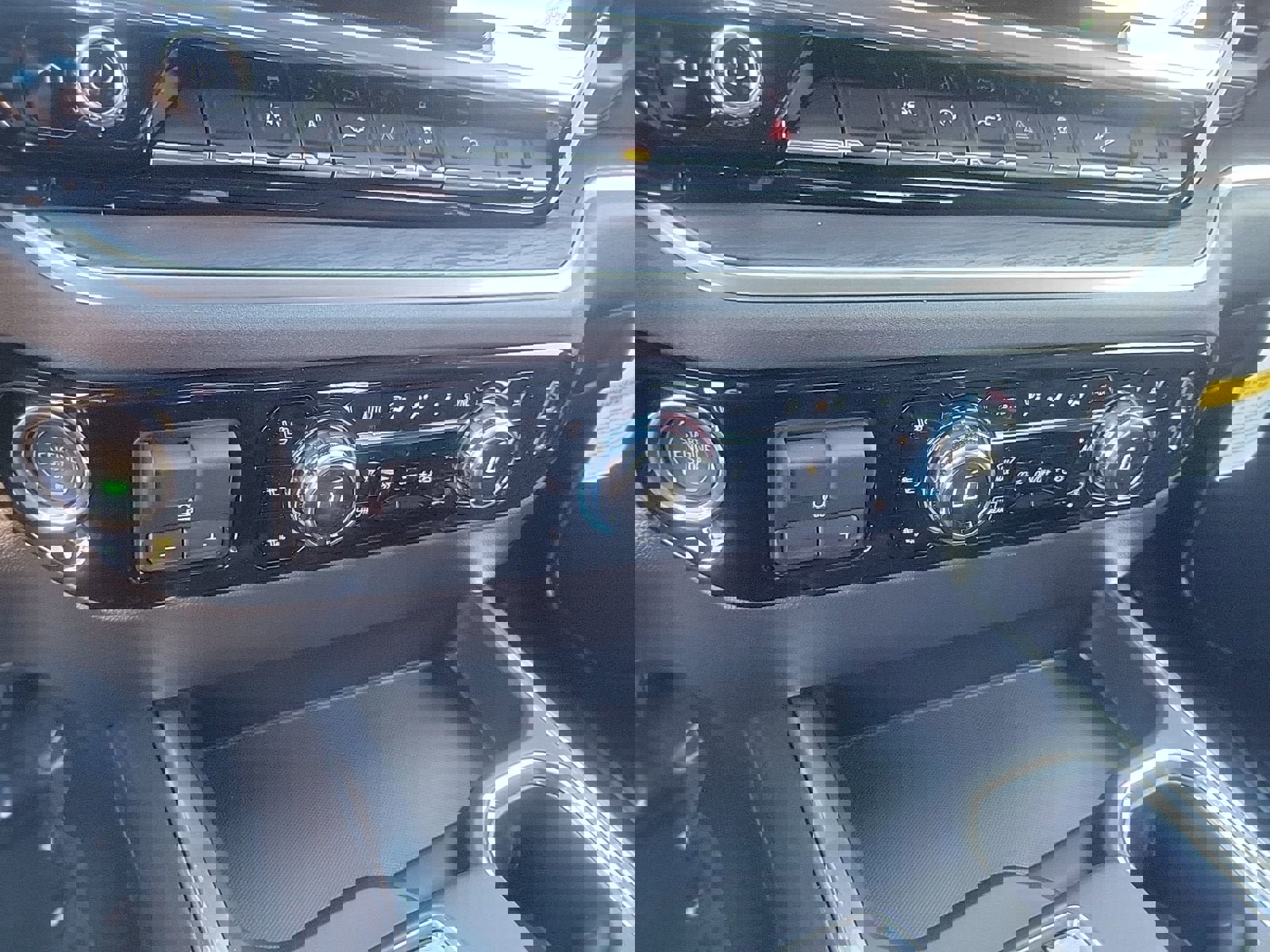 New 2026 GMC Sierra 1500 SLT image 33