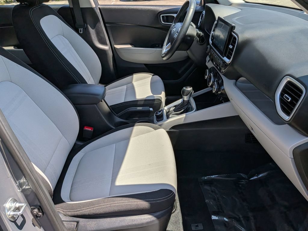 Used 2025 Hyundai Venue SEL FWD image 28