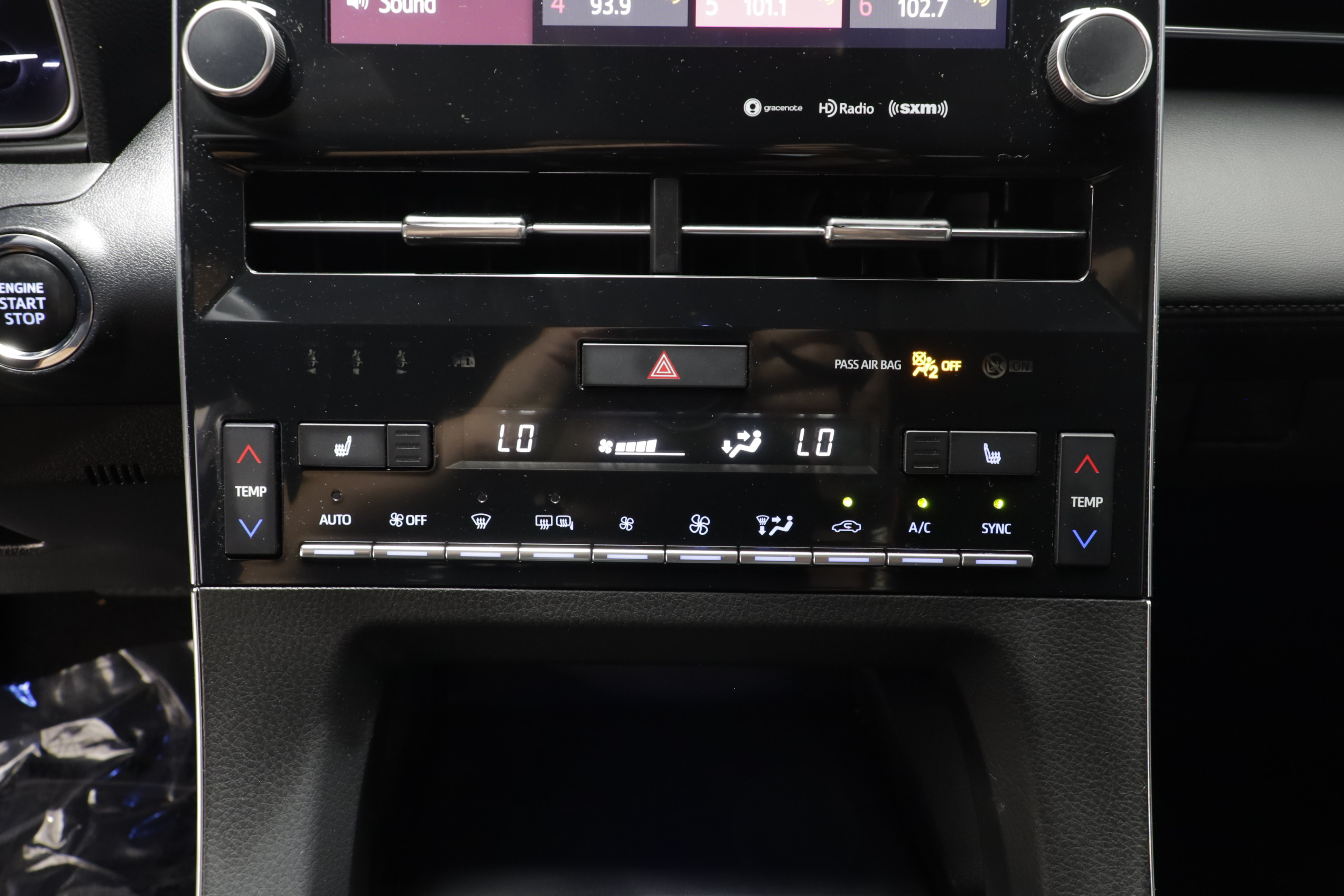 Used 2022 Toyota Avalon XLE FWD image 11