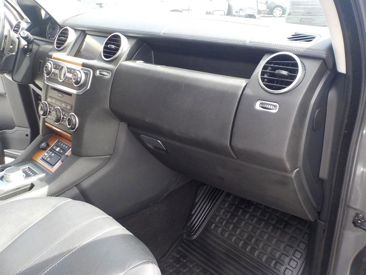 Used 2016 Land Rover LR4 HSE Silver Edition AWD/4WD image 30