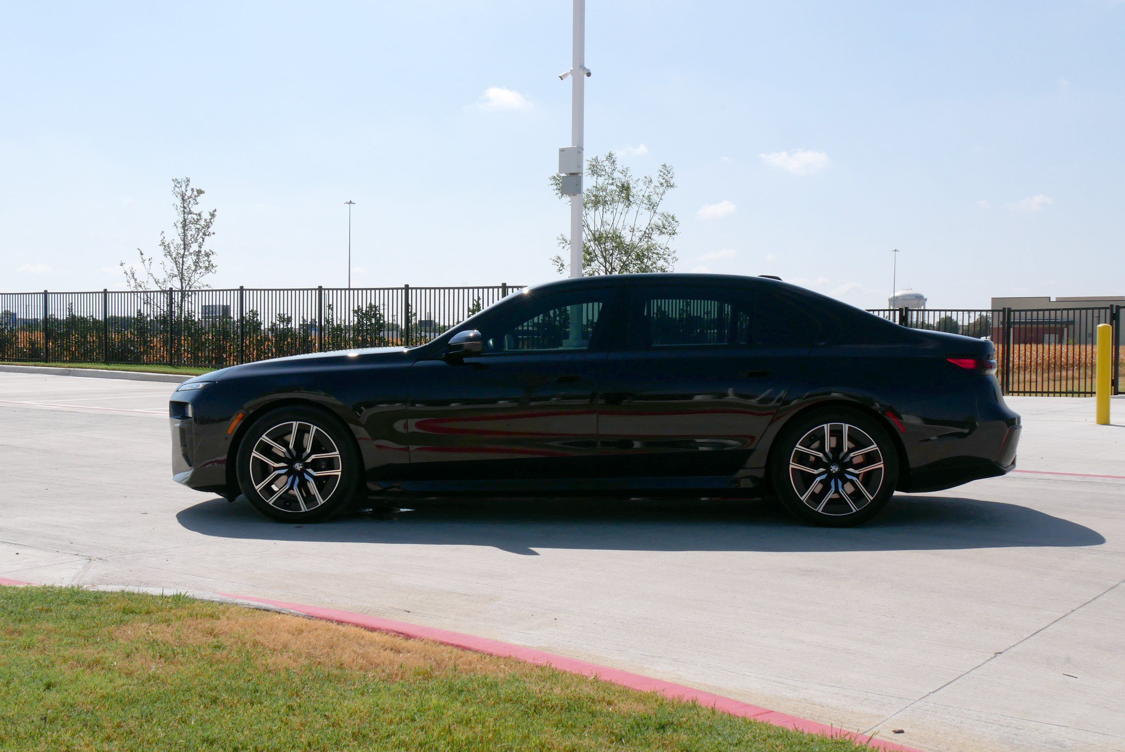 Certified 2025 BMW i7 xDrive60 AWD/4WD image 6