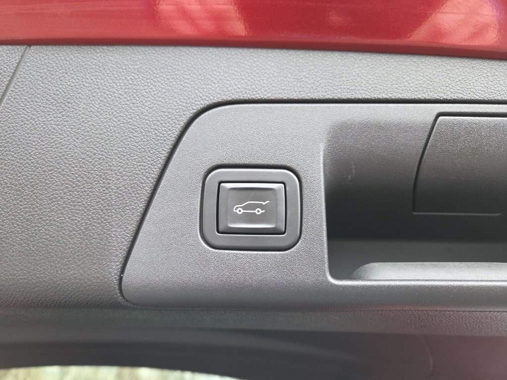 Used 2023 Buick Envision Essence image 17