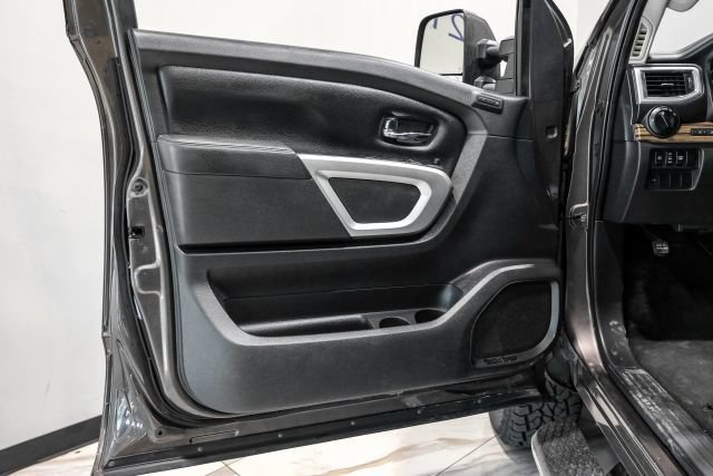 Used 2016 Nissan Titan SL AWD/4WD image 38