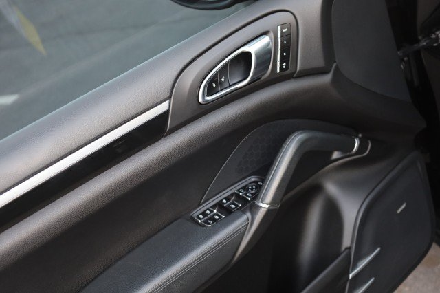 Used 2013 Porsche Cayenne Diesel AWD/4WD image 22