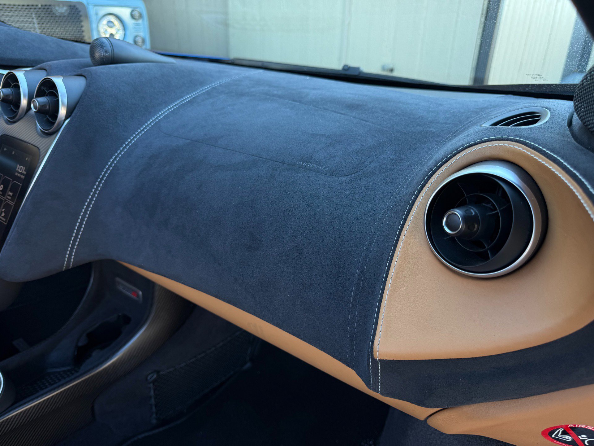 Used 2018 McLaren 570S Spider image 38