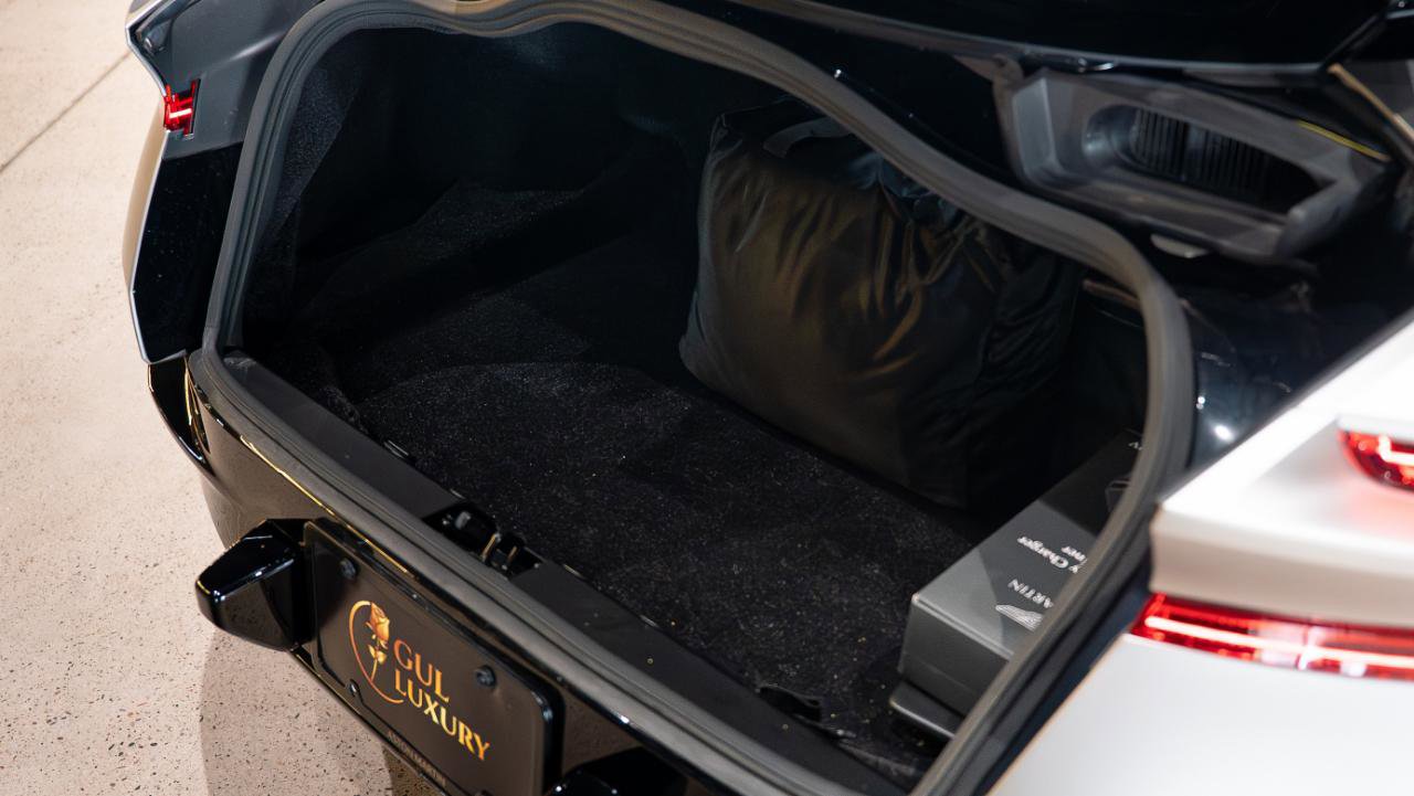 Used 2024 Aston Martin DB12 Coupe RWD image 33