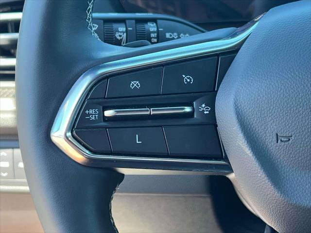 Used 2025 Chevrolet Traverse LT image 22