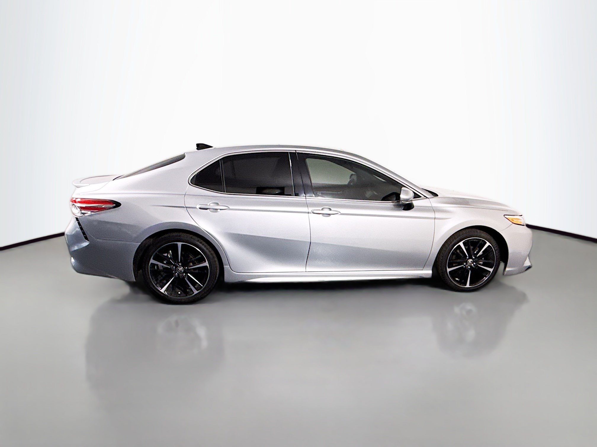Used 2020 Toyota Camry XSE FWD image 11