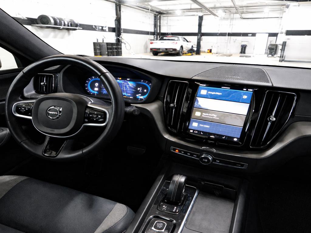 Used 2022 Volvo XC60 B5 R-Design AWD/4WD image 15