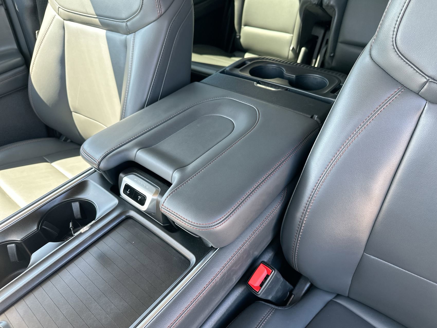 Used 2025 Ford Expedition Active AWD/4WD image 23