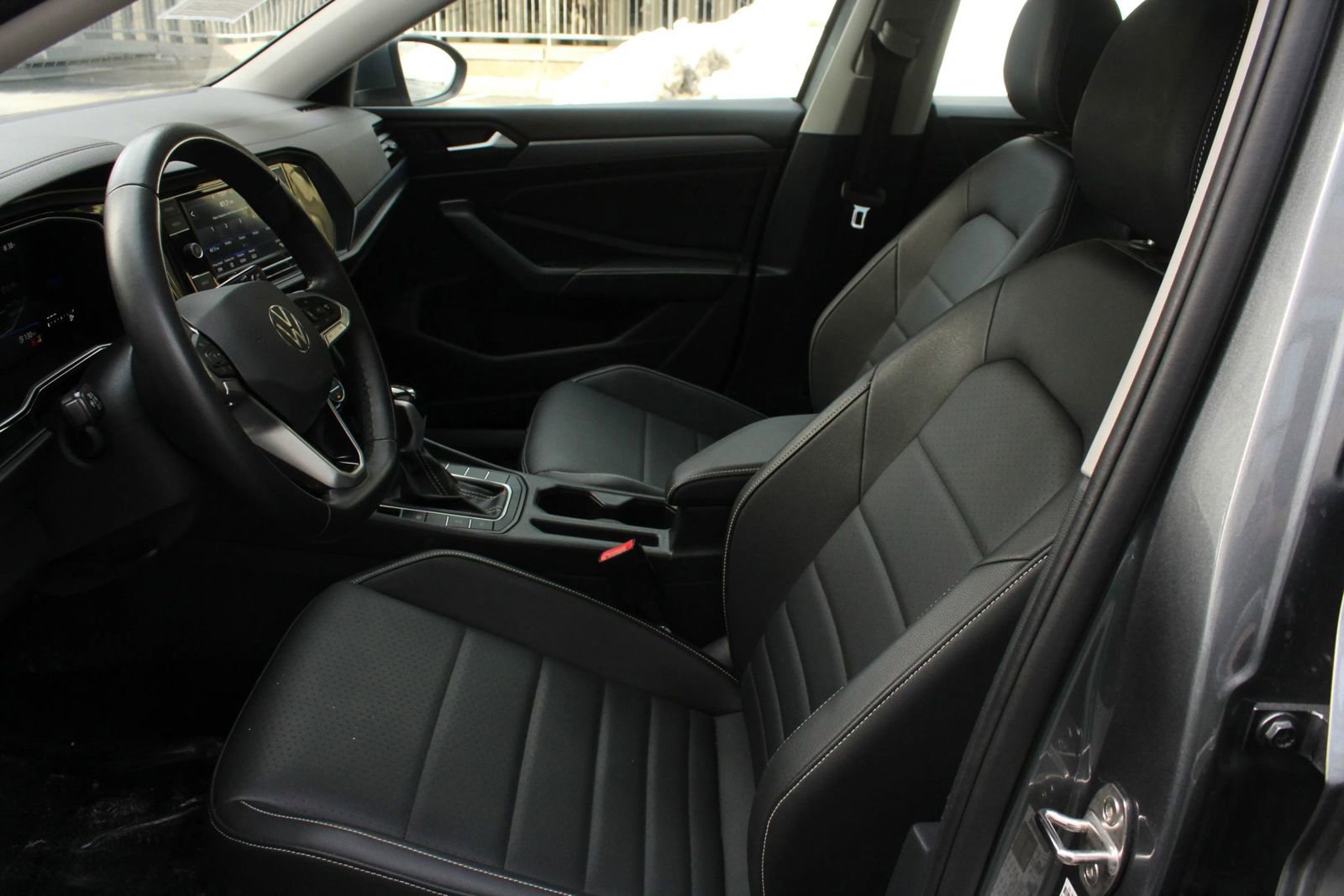Used 2024 Volkswagen Jetta SE FWD image 15