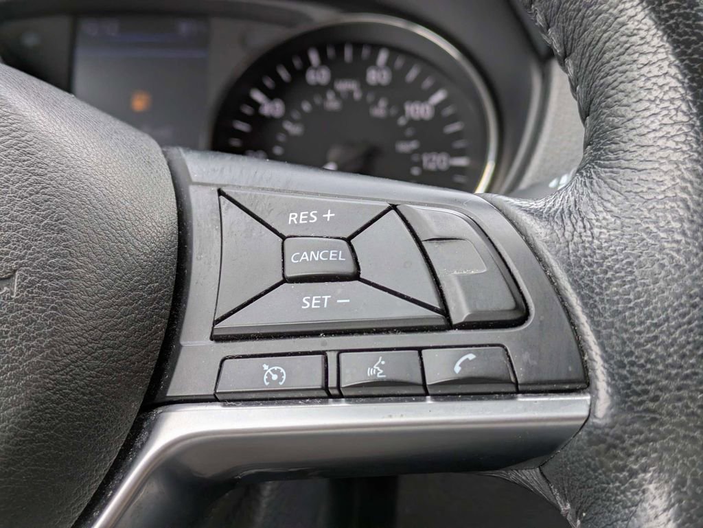 Used 2019 Nissan Rogue SV image 33