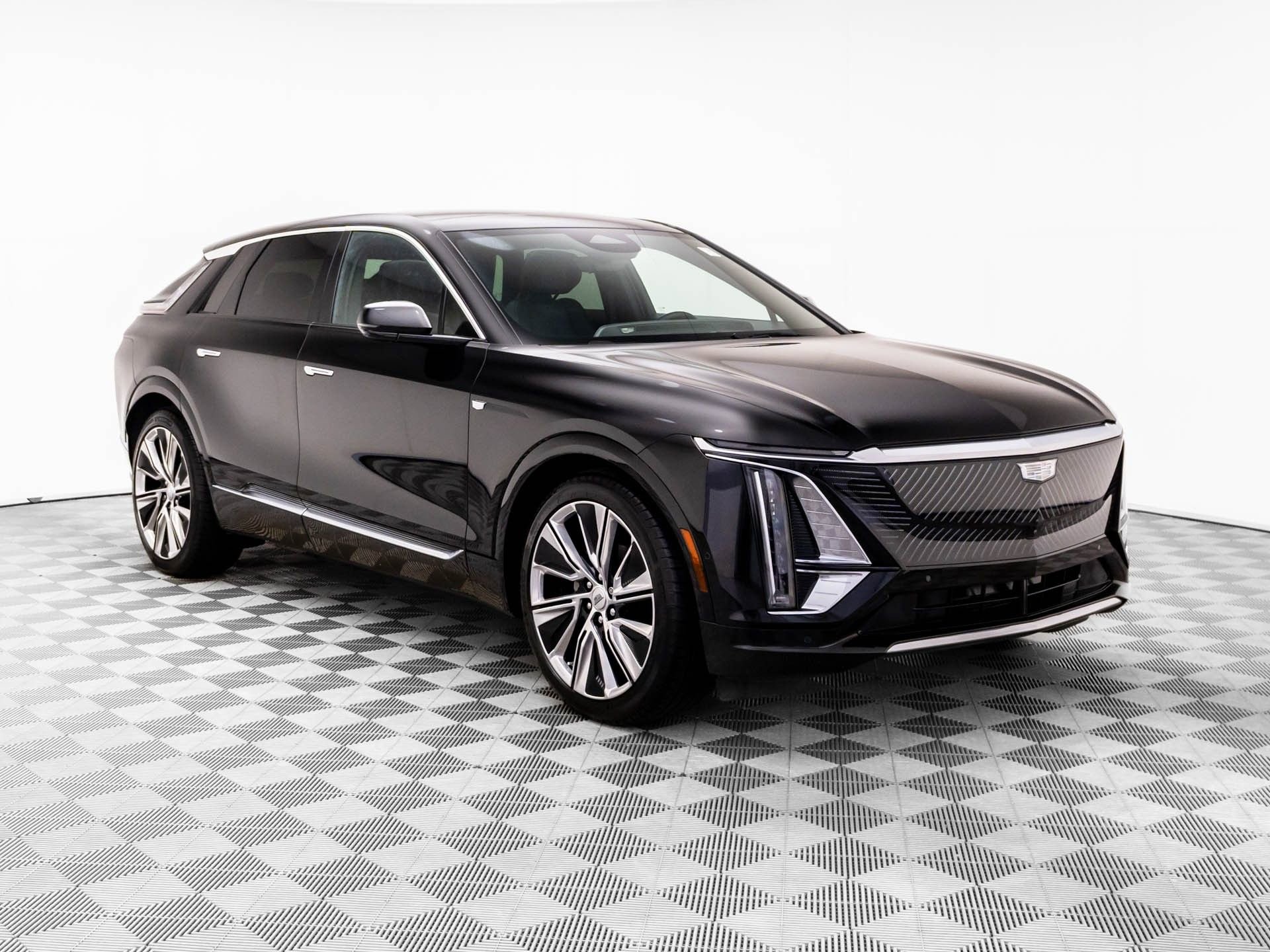 Certified 2025 Cadillac Lyriq Luxury w/ LPO, Floor Liner Package AWD/4WD image 8