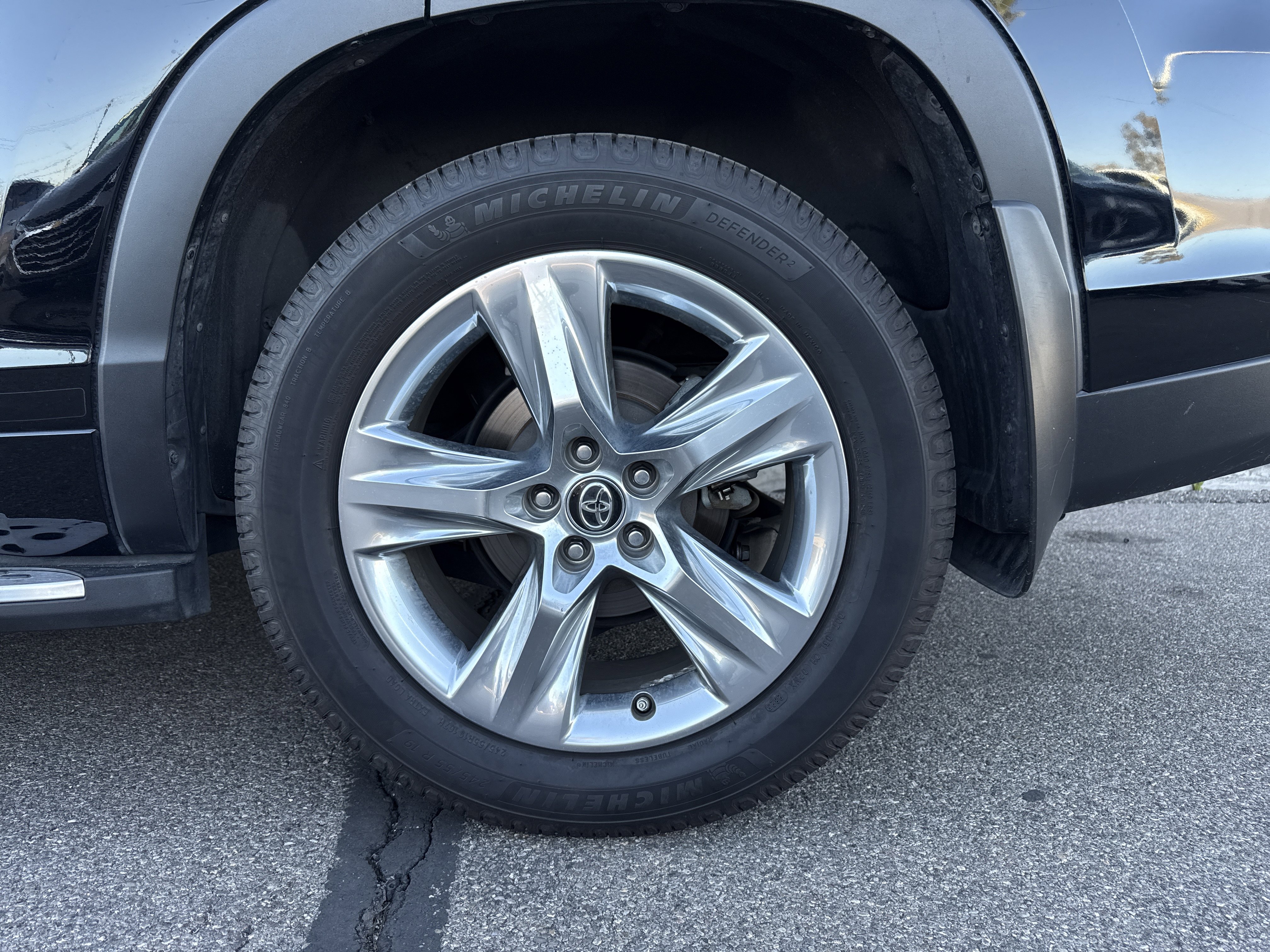 Used 2017 Toyota Highlander Limited image 3