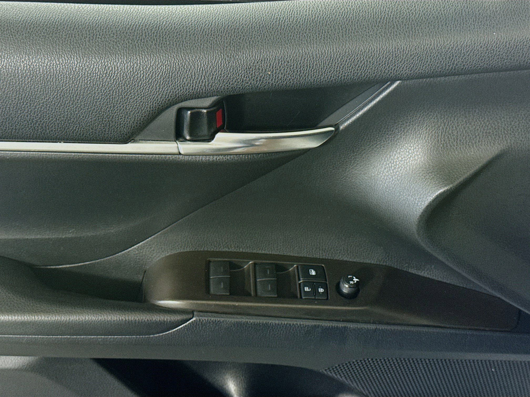 Used 2021 Toyota Camry LE FWD image 23
