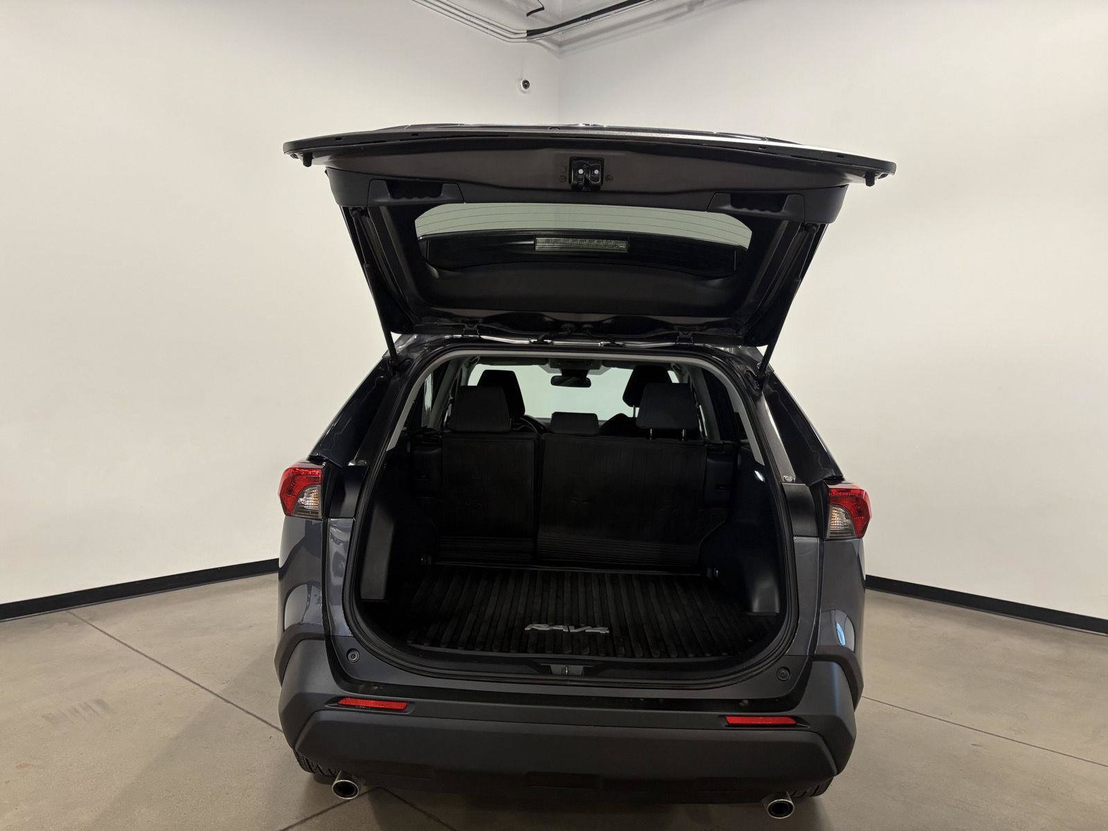 Used 2023 Toyota RAV4 LE AWD/4WD image 34