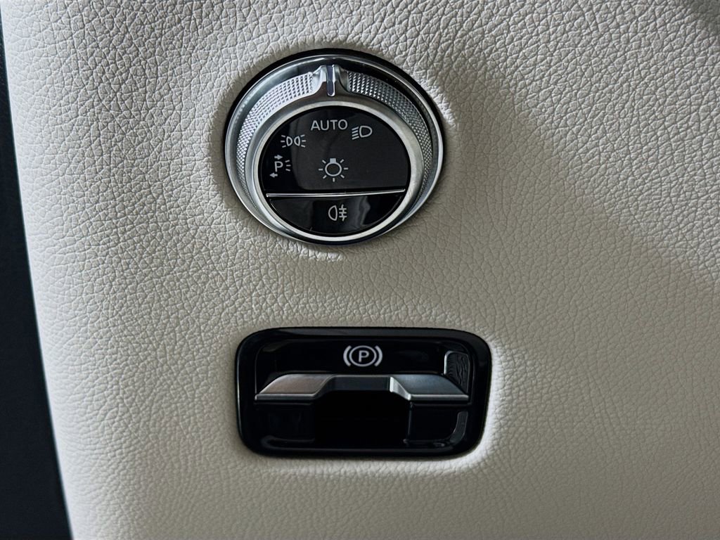Used 2026 Mercedes-Benz GLC 300 4MATIC image 10