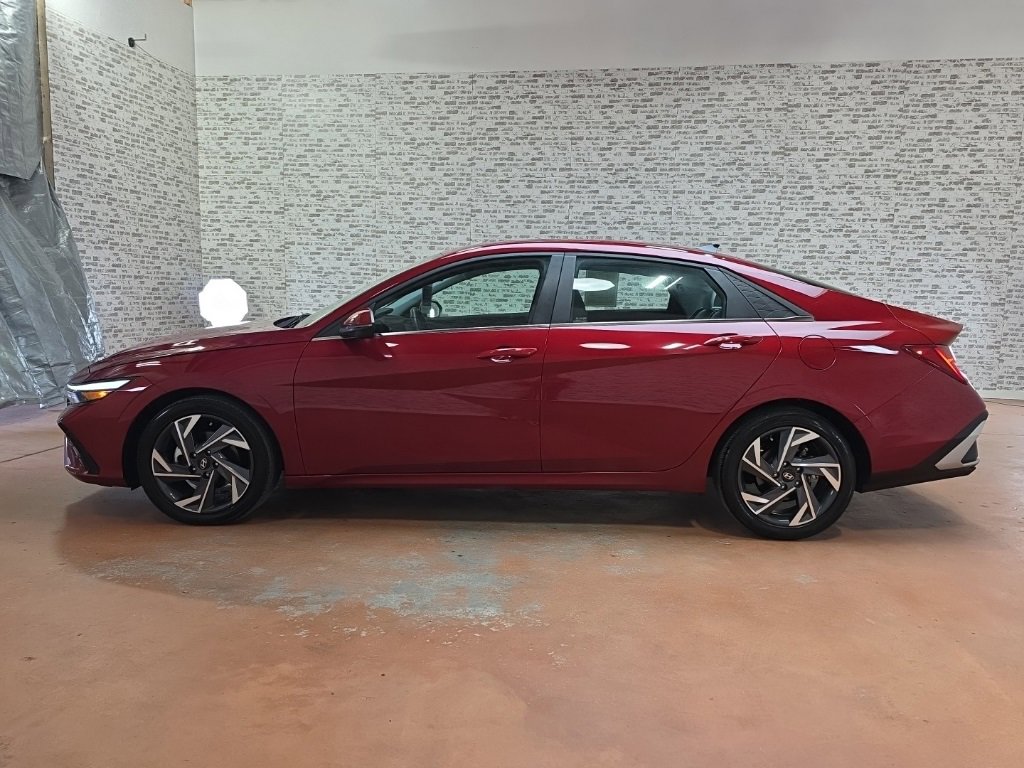 Used 2024 Hyundai Elantra Limited image 4