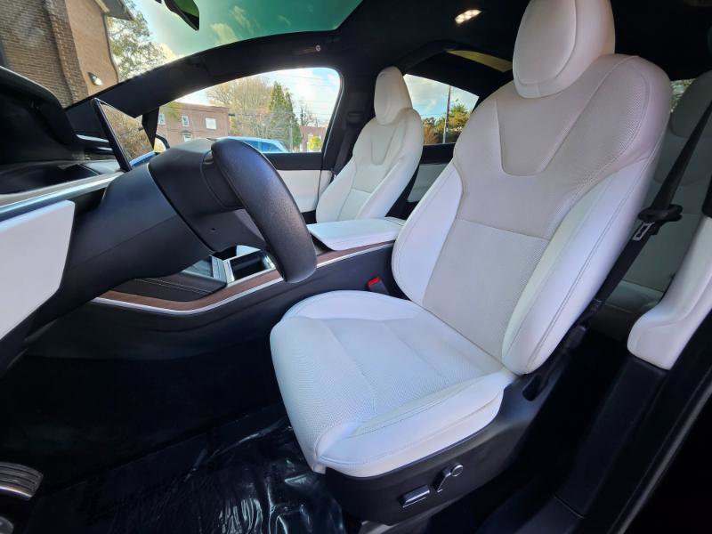 Used 2022 Tesla Model X image 36