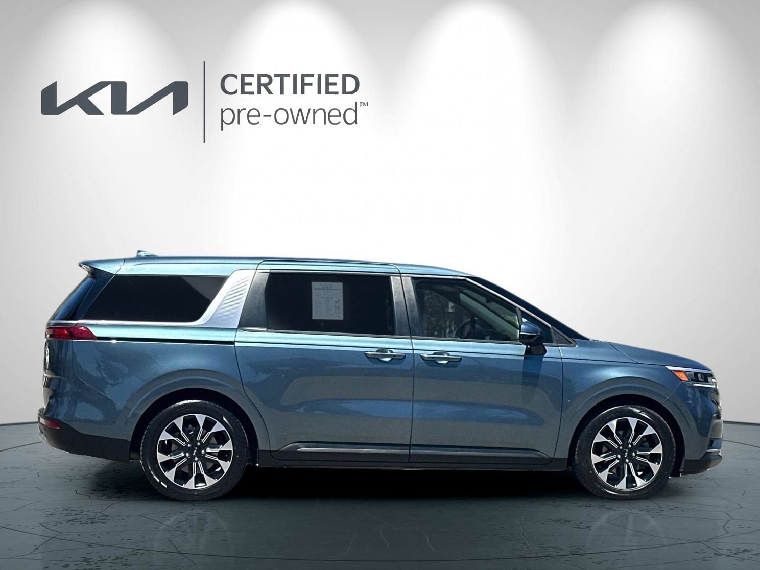 Certified 2024 Kia Carnival EX FWD image 3