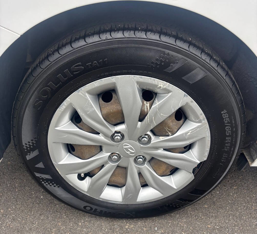 Used 2018 Hyundai Accent SE FWD image 11