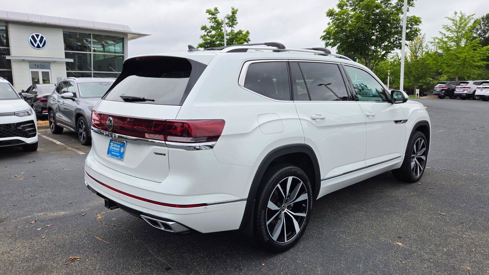 Used 2024 Volkswagen Atlas SEL Premium R-Line AWD/4WD image 6