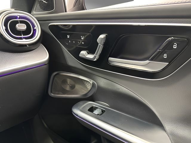 Used 2025 Mercedes-Benz C 300 4MATIC Sedan image 33