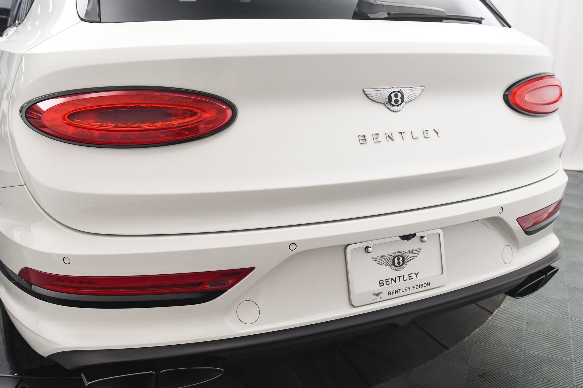 Used 2023 Bentley Bentayga Extended Wheelbase image 23