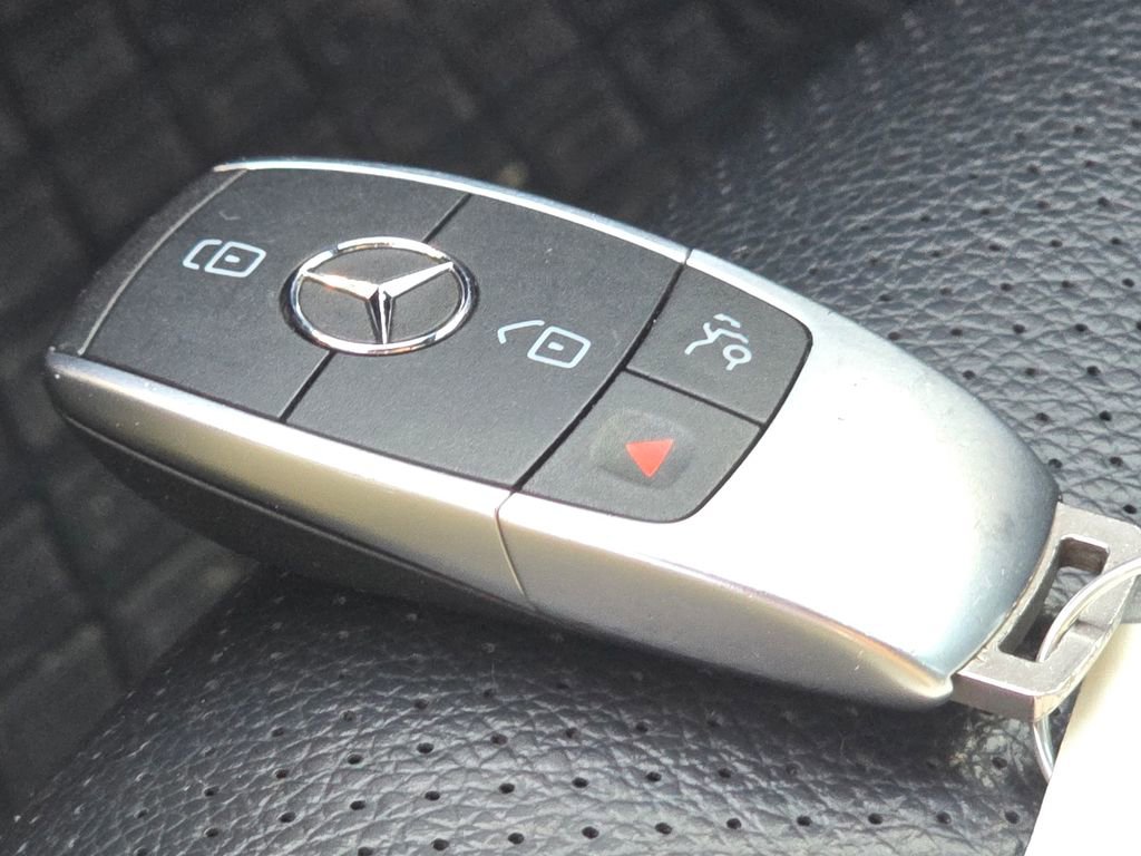 Used 2020 Mercedes-Benz C 300 4MATIC Sedan image 38