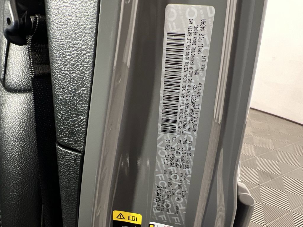 Used 2020 Jeep Wrangler Unlimited Sahara image 32