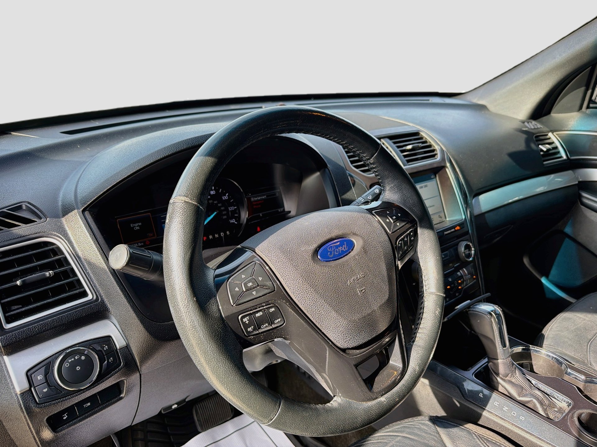 Used 2017 Ford Explorer XLT w/ Equipment Group 202A FWD image 13