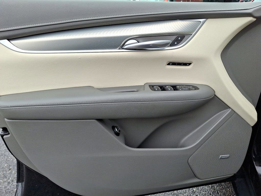 Used 2018 Cadillac XT5 Luxury w/ Driver Awareness Package image 12