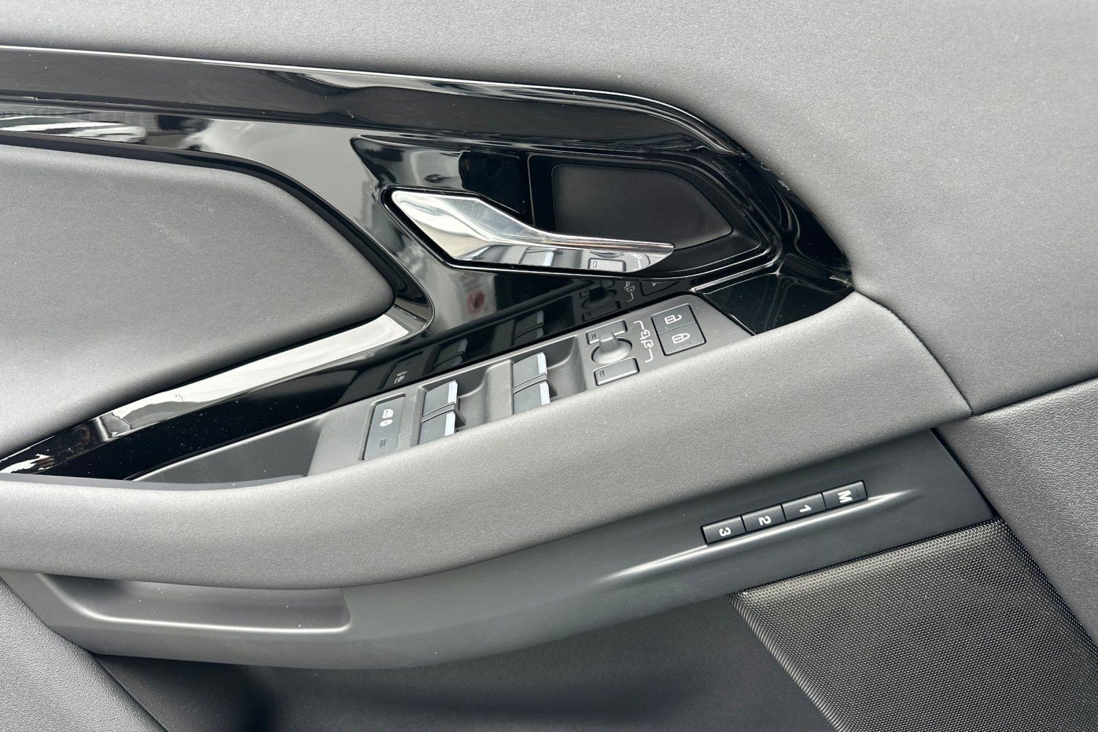 New 2026 Land Rover Range Rover Evoque S AWD/4WD image 13