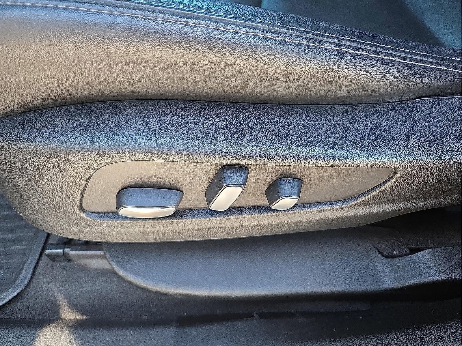 Used 2020 Cadillac XT6 Premium Luxury image 14