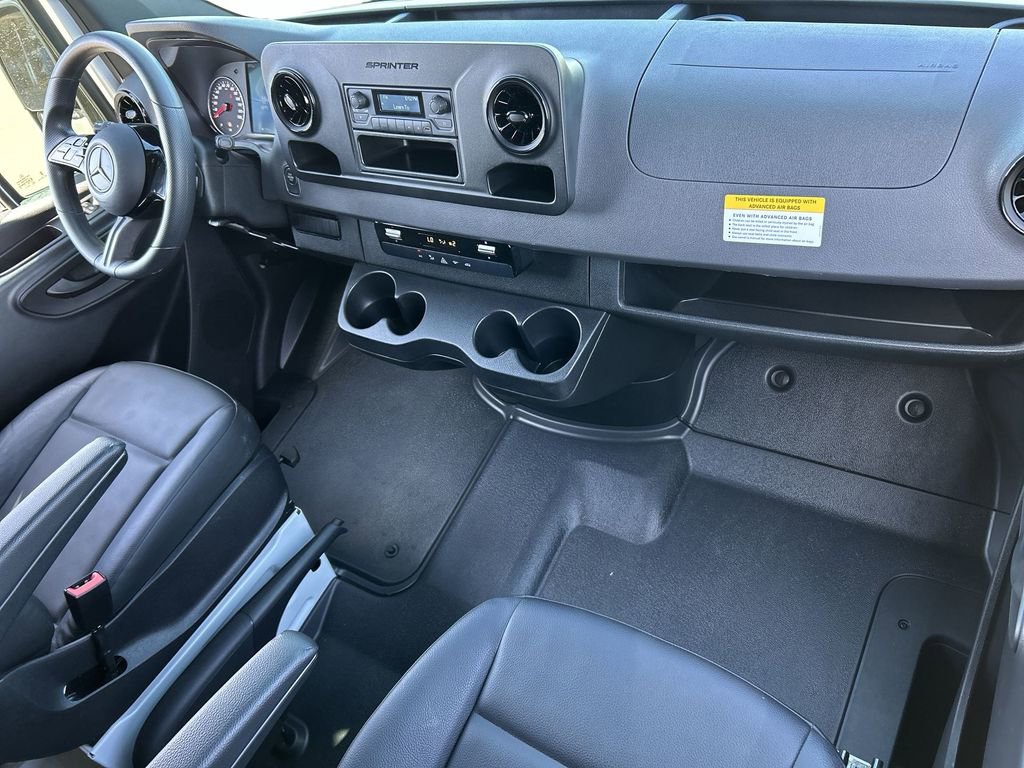 Used 2025 Mercedes-Benz Sprinter 2500 image 27