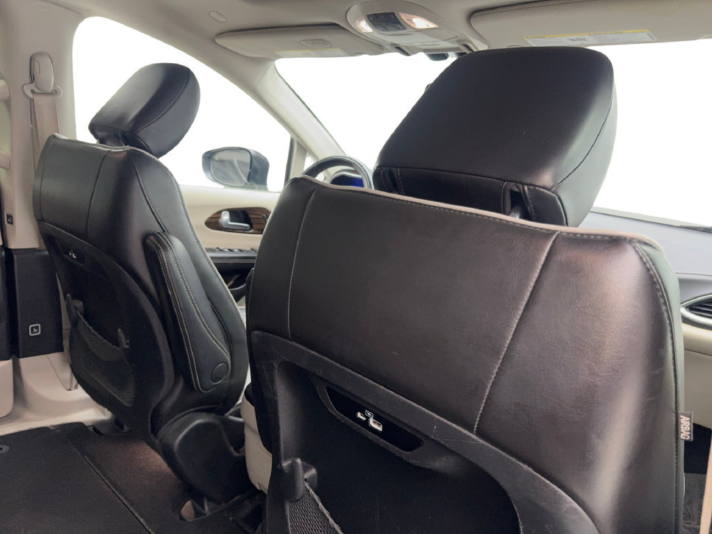Used 2022 Chrysler Pacifica Limited FWD image 47